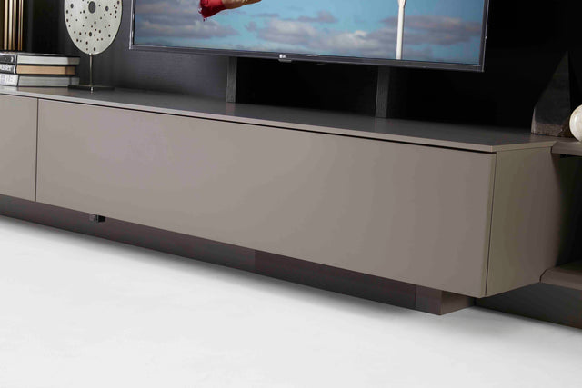 Freestanding Media Units