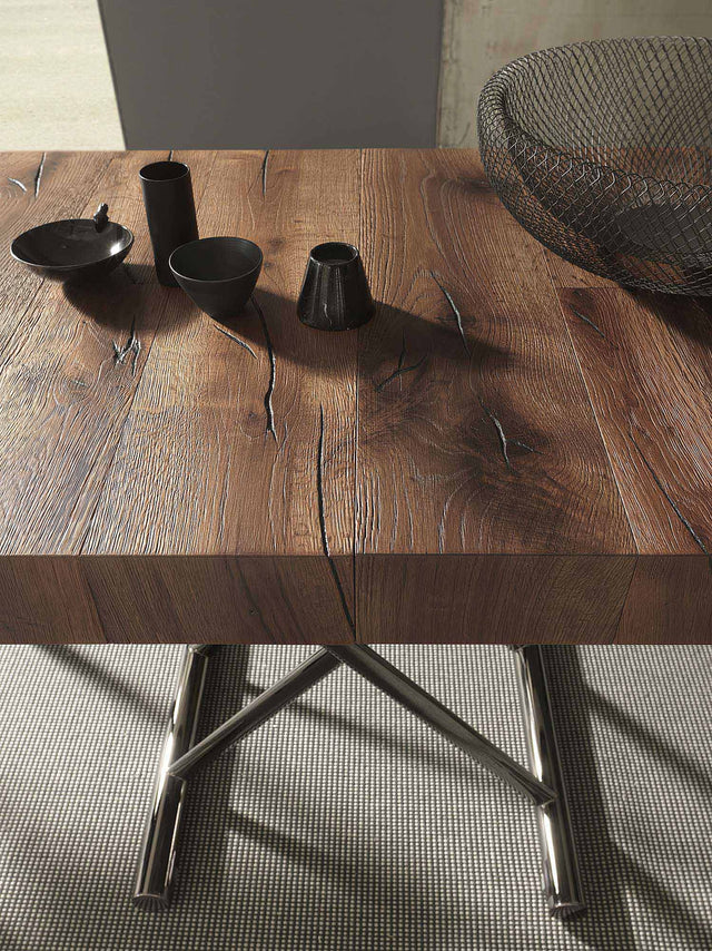 Close-up of the Cristallo Mini table’s wooden tabletop showcasing its texture and minimalist design.